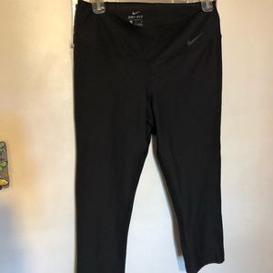 Nike Dri-Fit Capri Tight Leggings 🏃